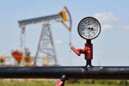 Нафта дешевшає перед самітом на Алясці