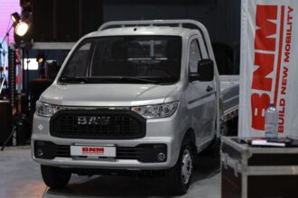 В Росії зупинився черговий автозавод через обвал продажів