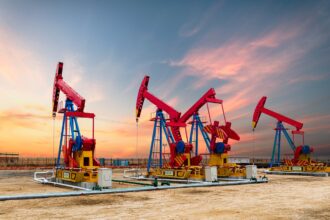 МЕА прогнозує рекордний профіцит нафти