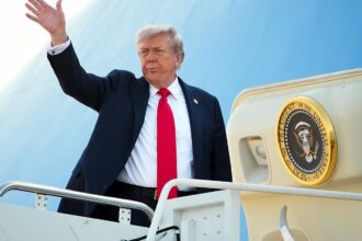 Трамп вилетів на Аляску на зустріч з Путіним