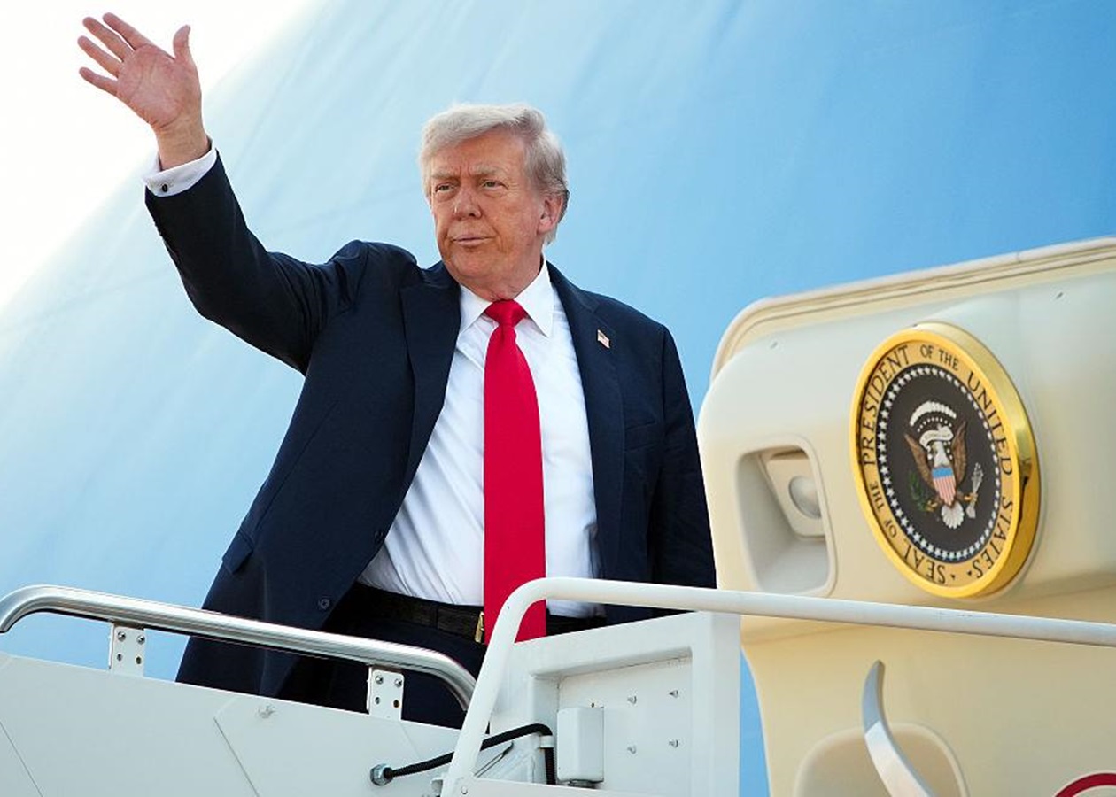 Трамп вилетів на Аляску на зустріч з Путіним