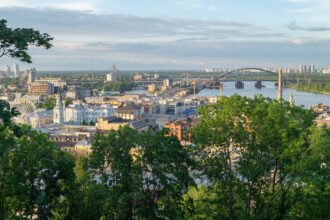 У центрі Києва лунали постріли: влада пояснила, що сталося