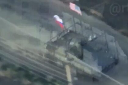 Росіяни показали "трофейний" БТР з прапором США