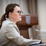 Уряд дозволить виїзд молодим українцям