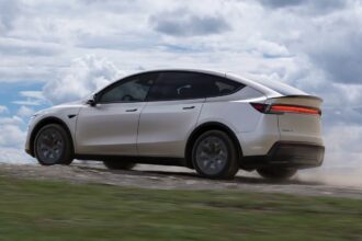 Tesla представила шестимісну версію Model Y у Китаї