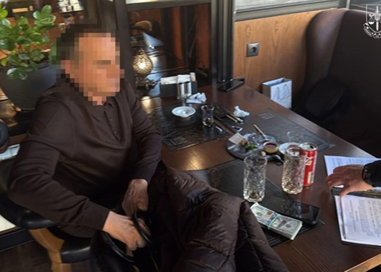 Житомирського депутата-шахрая відпустили на волю та віддали гроші
